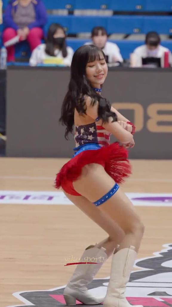 最好的啦啦隊(duì)小姐姐！自信，健康充滿活力！