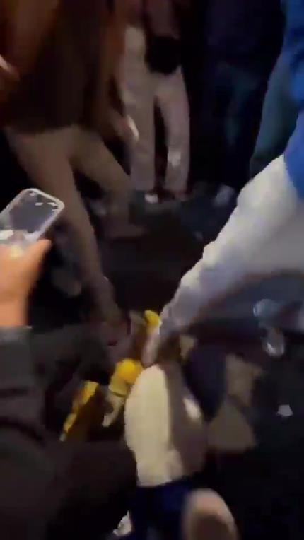 驚！尼克斯大勝步行者后，哈利伯頓遭主場球迷群毆